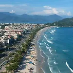 Apto na área nobre da praia grande-Ubatuba à 100m do mar