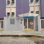 Apto na área nobre da praia grande-Ubatuba à 100m do mar