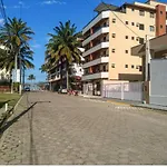Apto na área nobre da praia grande-Ubatuba à 100m do mar