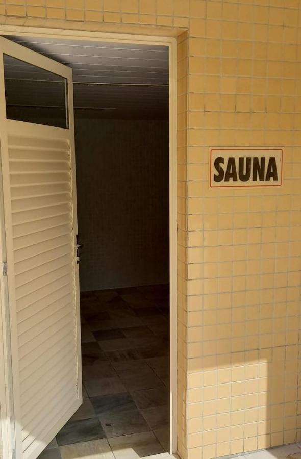 Familiar Com A 150 Metros Do Mar Em Area Nobre Da Grande Em Apartamento *