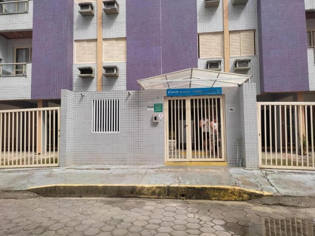 Familiar Com A 150 Metros Do Mar Em Area Nobre Da Grande Em Apartamento